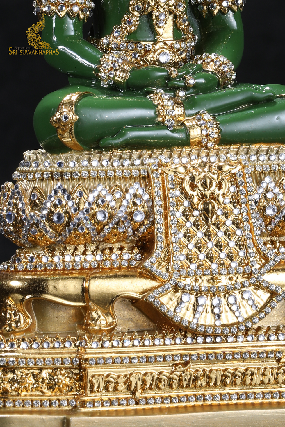 ภาพขนาดย่อ: พระแก้วมรกตประจำ ปี 2567 ฤดูร้อน งานปิดทองวิทยาศาสตร์