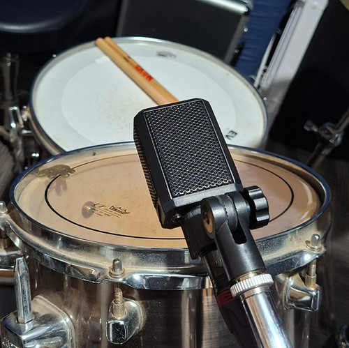 The Capsule8 Figure 8 Dynamic Microphone | draliensmith.co.uk