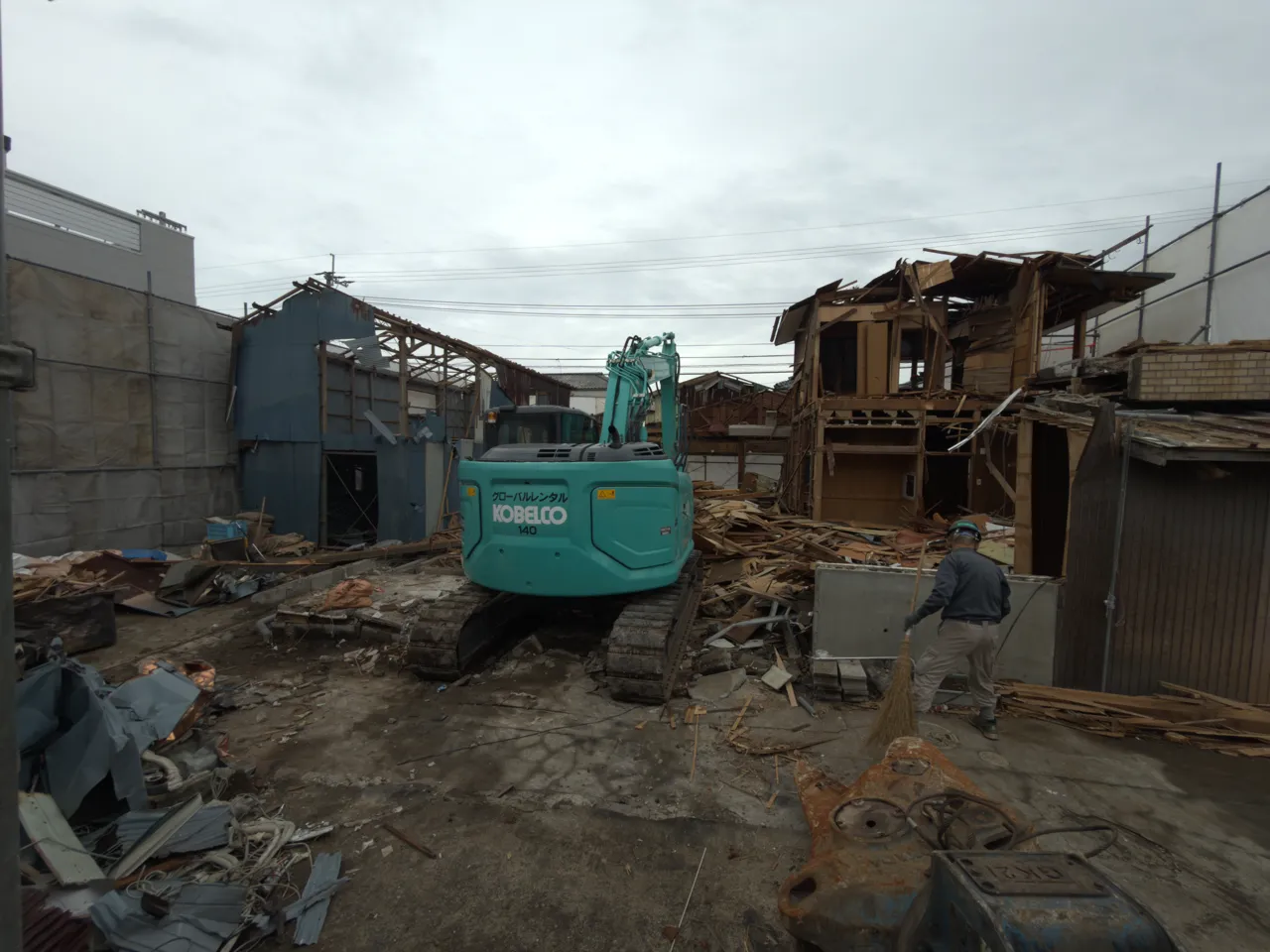雲仙市吾妻町の木造2階建て(店舗兼住宅)の解体(解体中)