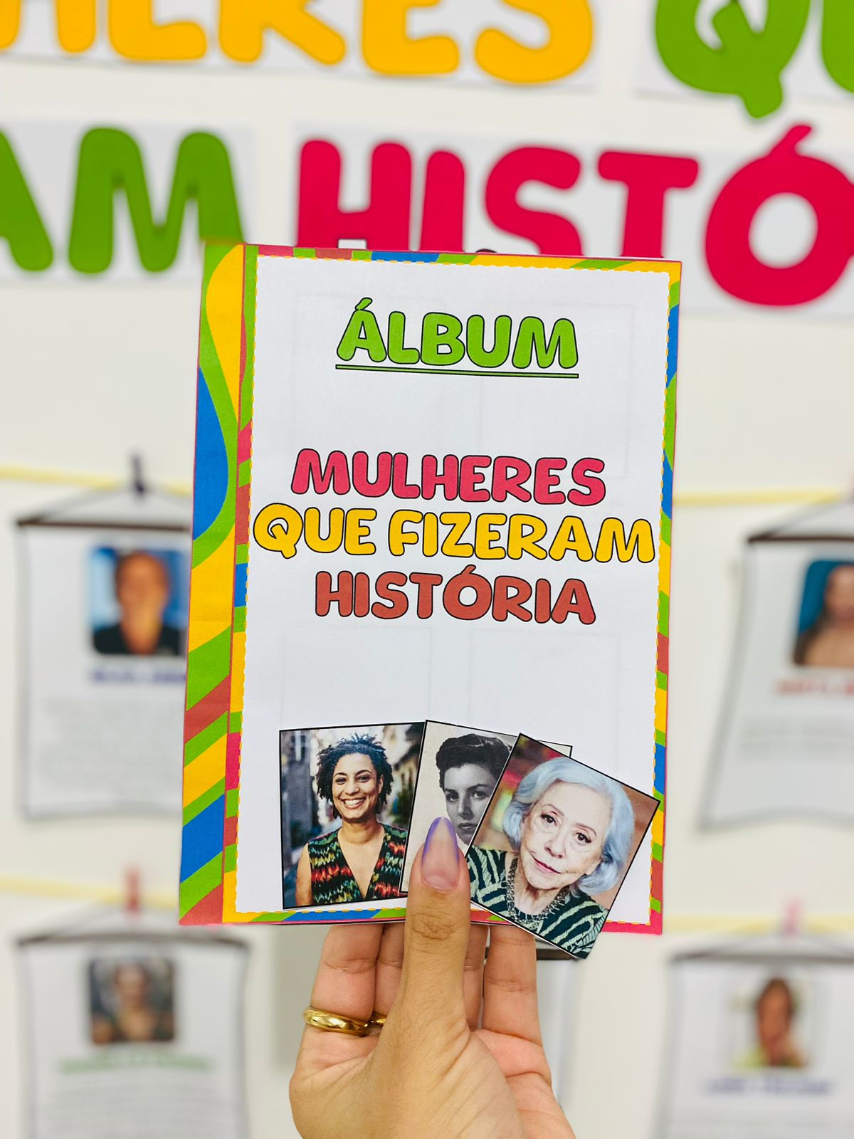 ÁLBUM DE FIGURINHAS - MULHERES QUE FIZERAM HISTÓRIA