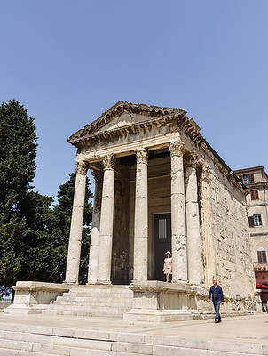 De tempel van Augustus Pula