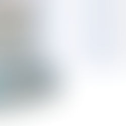 Livros com estetoscópio na mesa