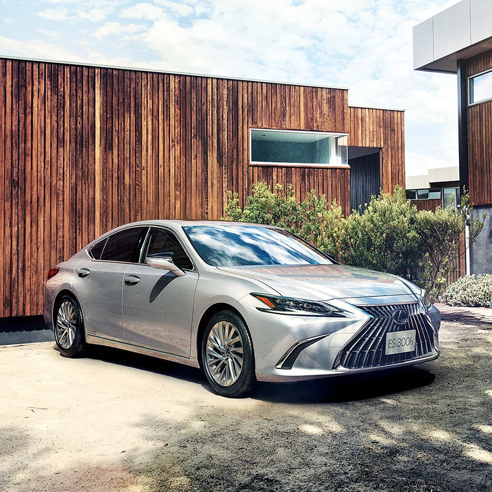 Cada magistrado receberá um Lexus híbrido de R$ 346,5 mil enquanto o país enfrenta cortes e aperto nos serviços públicos | Imagem: Lexus ES 300H, lexus Brazil
