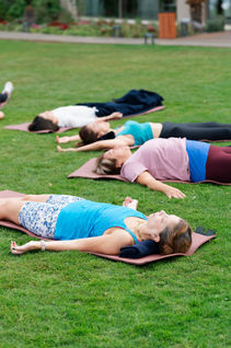 Bodrum yoga retreat fotoğrafçılığı - Doğayla iç içe yoga kampı ve meditasyon etkinlik çekimi