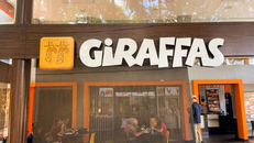 Giraffas e Passatempo: Quando a Fachada da Loja vira Estratégia de Mídia OOH