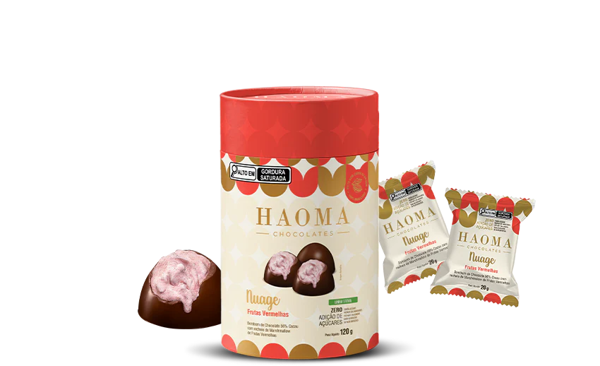 Imagem de chocolates Haoma Nuage de frutas vermelhas, embalados em uma lata redonda com tampa vermelha e detalhes dourados, ao lado de duas caixinhas do mesmo sabor.