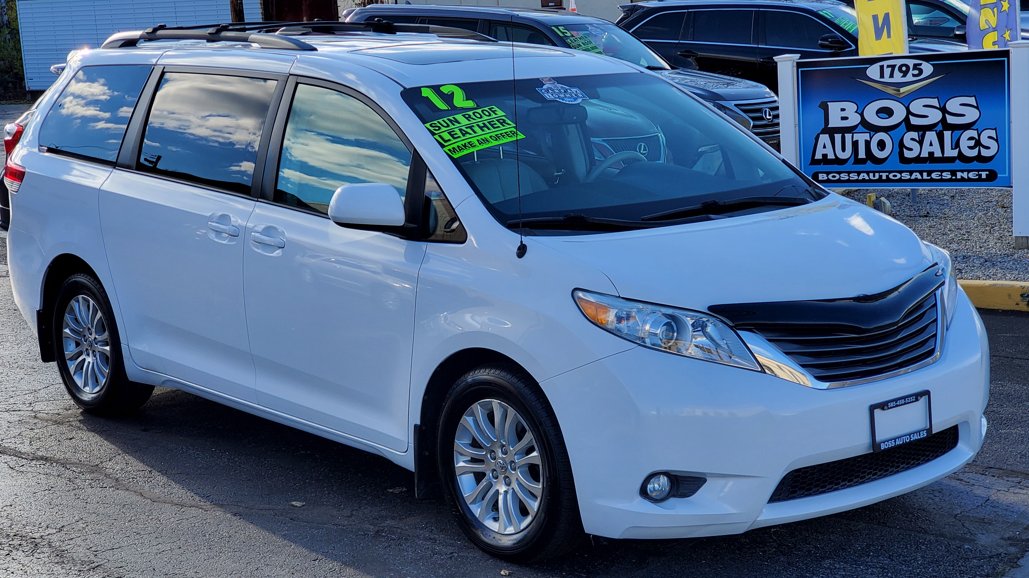2012 Toyota Sienna XLE's photo