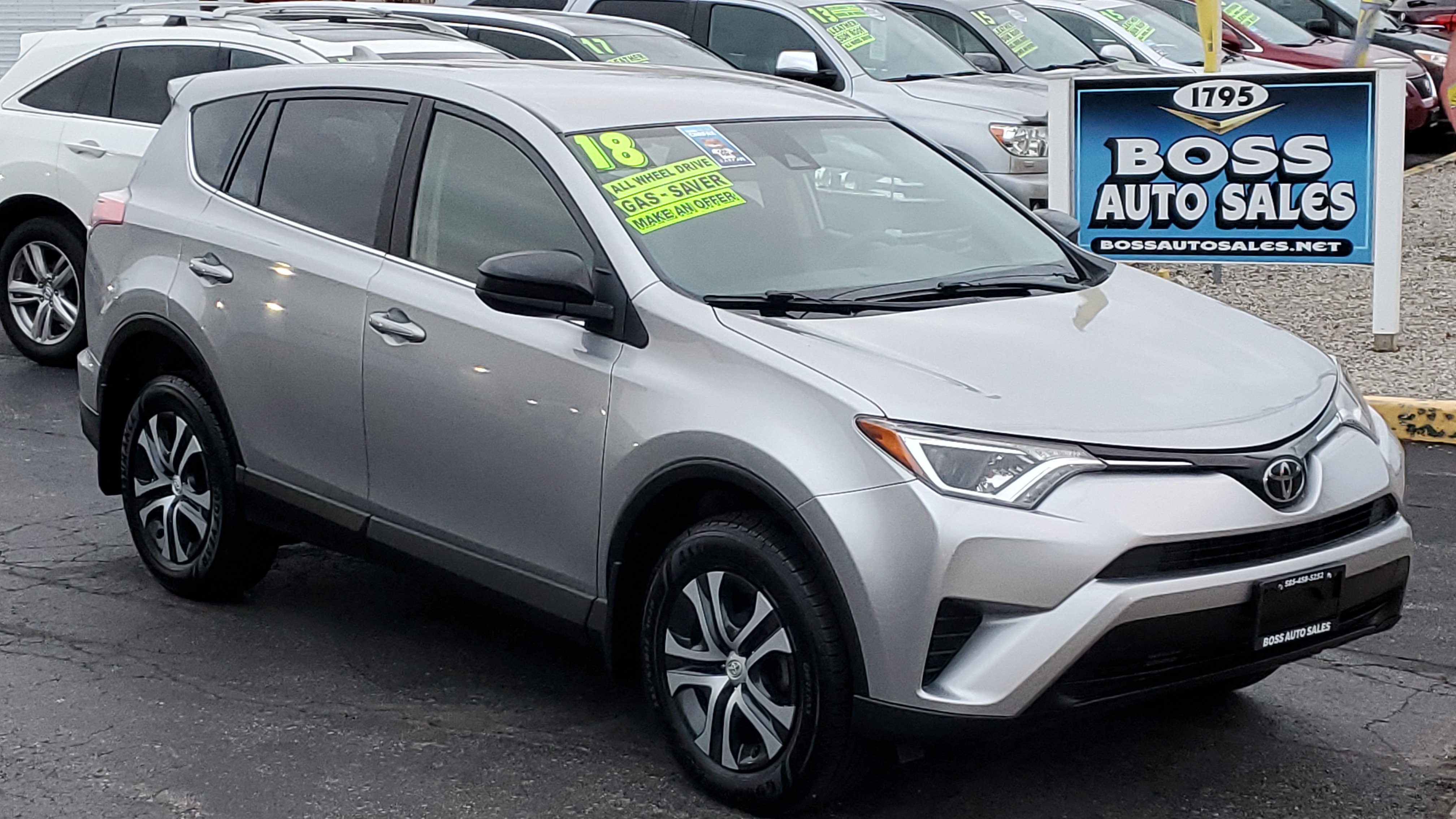 2018 Toyota RAV4 LE's photo