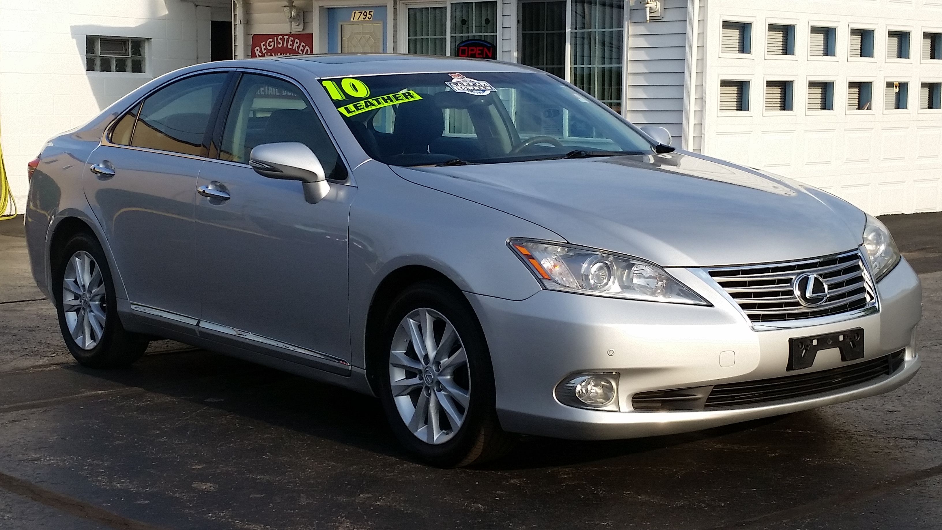 2010 Lexus ES 350's photo
