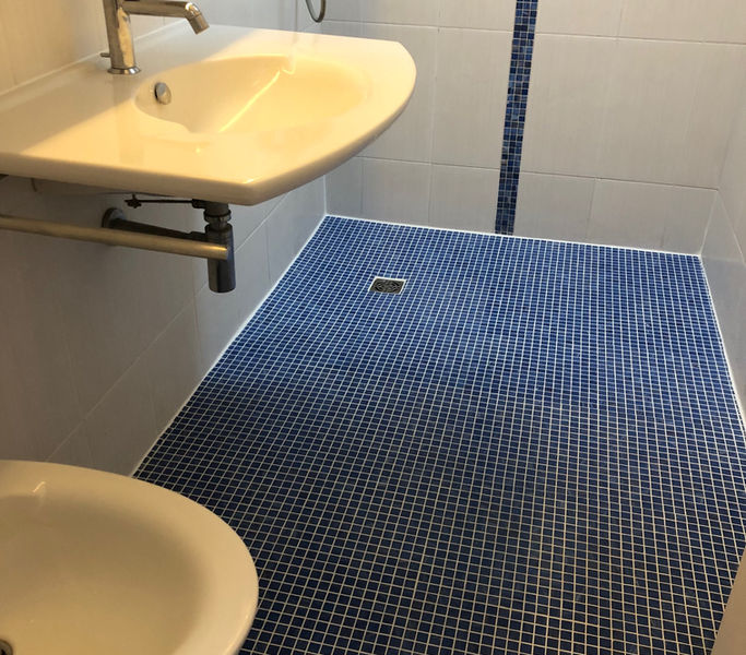 Salle d’eau - douche à l’italienne en mosaïque