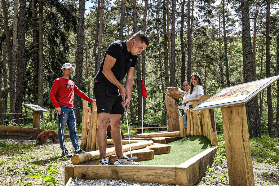 mini golf montclar.jpg