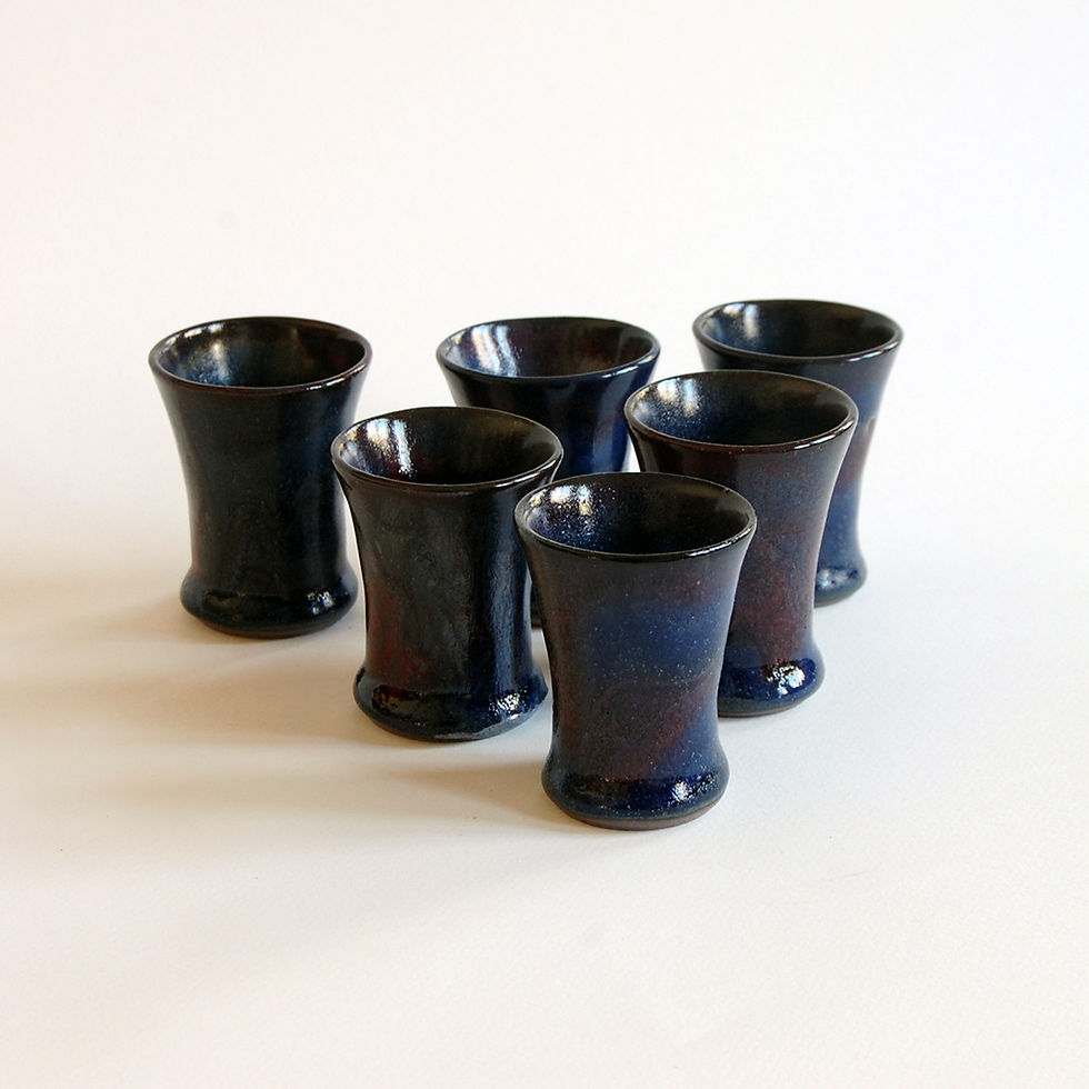 Miniatura: Juego de 6 Chupitos de gres con esmalte azul y rojo de cobre
