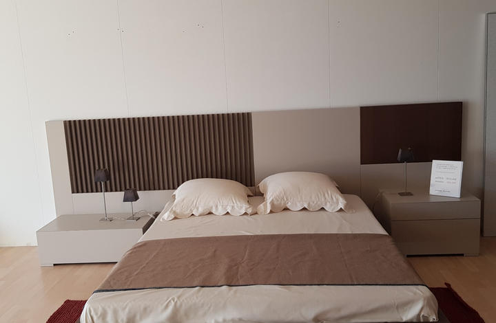 Dormitorio Modelo Alis de Emede de 324 cm. Para colchón de 150_190 cm. Color duna mate y r