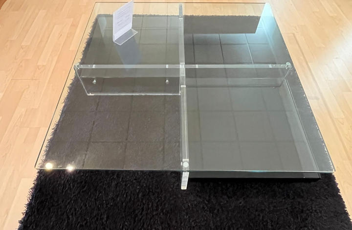 Mesa de centro Modelo Aspa de Massís de 120x120x28H. metacrilato y color negro brillo. ANT