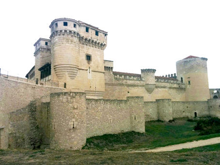 Mamá, ¡me voy al castillo! … Digo, ¡al instituto!