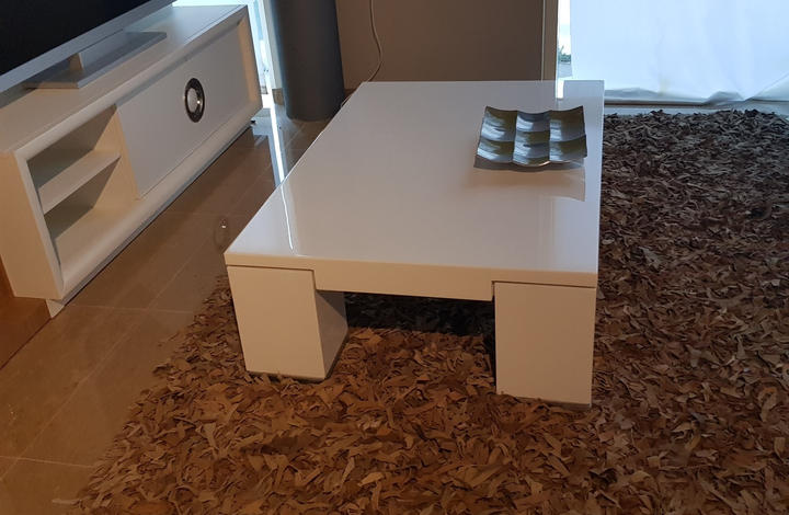 Mesa de centro Modelo Eros de Mobil Fresno de 121,4x80x35H. Color blanco hielo brillo. ANT