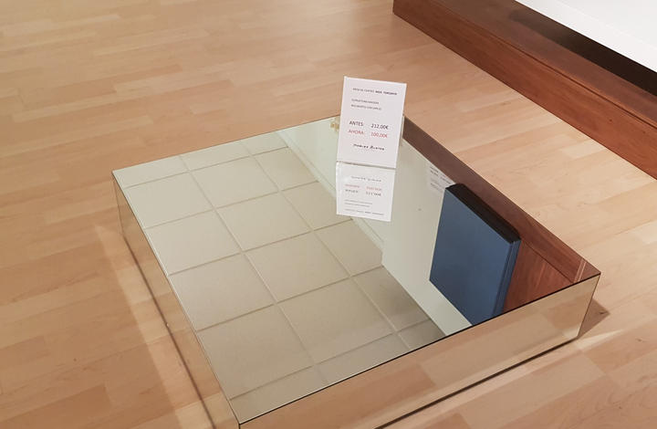 Mesa de centro Modelo Torcento de La Forma de 80x80 cm. Acabado espejo. ANTES 212€ _ AHORA
