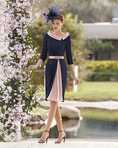 Modella con vestito da cerimonia
