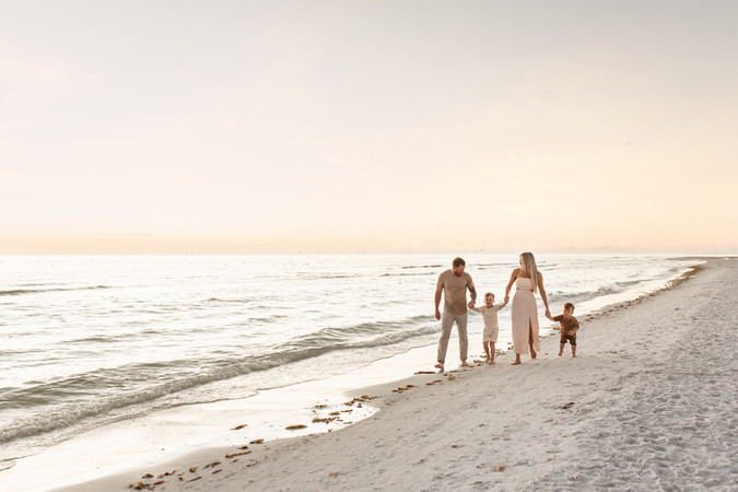 Sarasota Family Photographer | family photoshoot at the beach