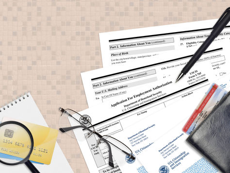 ¿Qué puede hacer si se retrasa su permiso de trabajo?