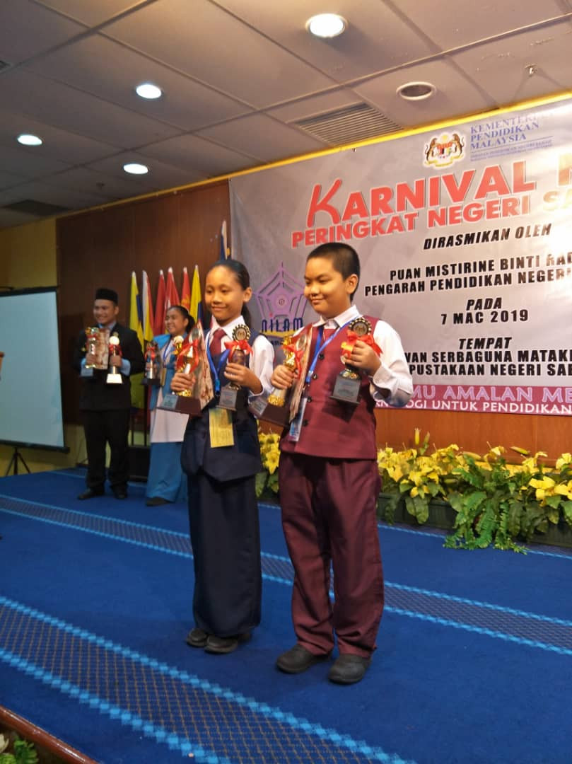 Tahniah diucapkan Kepada Adik Ronna..adik Ronna telah memenangi Johan Nilam Bi kategori luar bandar...adik Ronna mendapat markah 95% dan sekaligus merangkul TOKOH NILAM PERINGKAT SABAH dan akan mewakili TEAM SABAH ke Ke Pesta Buku dan Nilam Kebangsaan di Selangor pada 2-5 April ini..di sini saya mengambil kesempatan mengucapkan ribuan terima kasih kepada smua warga SKPT atas sokongan anda kepada kami selama ini 🥰🥰🥰 moga kilauan EMAS akan terus di peringkat Kebangsaan 💪🏻💪🏻