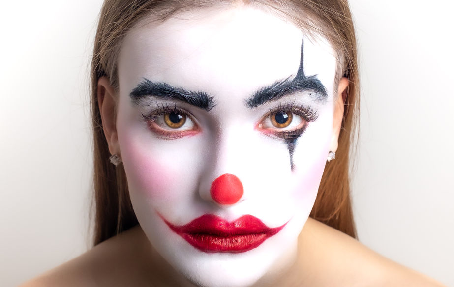 The Psycho the Clown shoot of model Lauren Ray by Aemilia Cumberland taken in the style of Erwin Olaf
