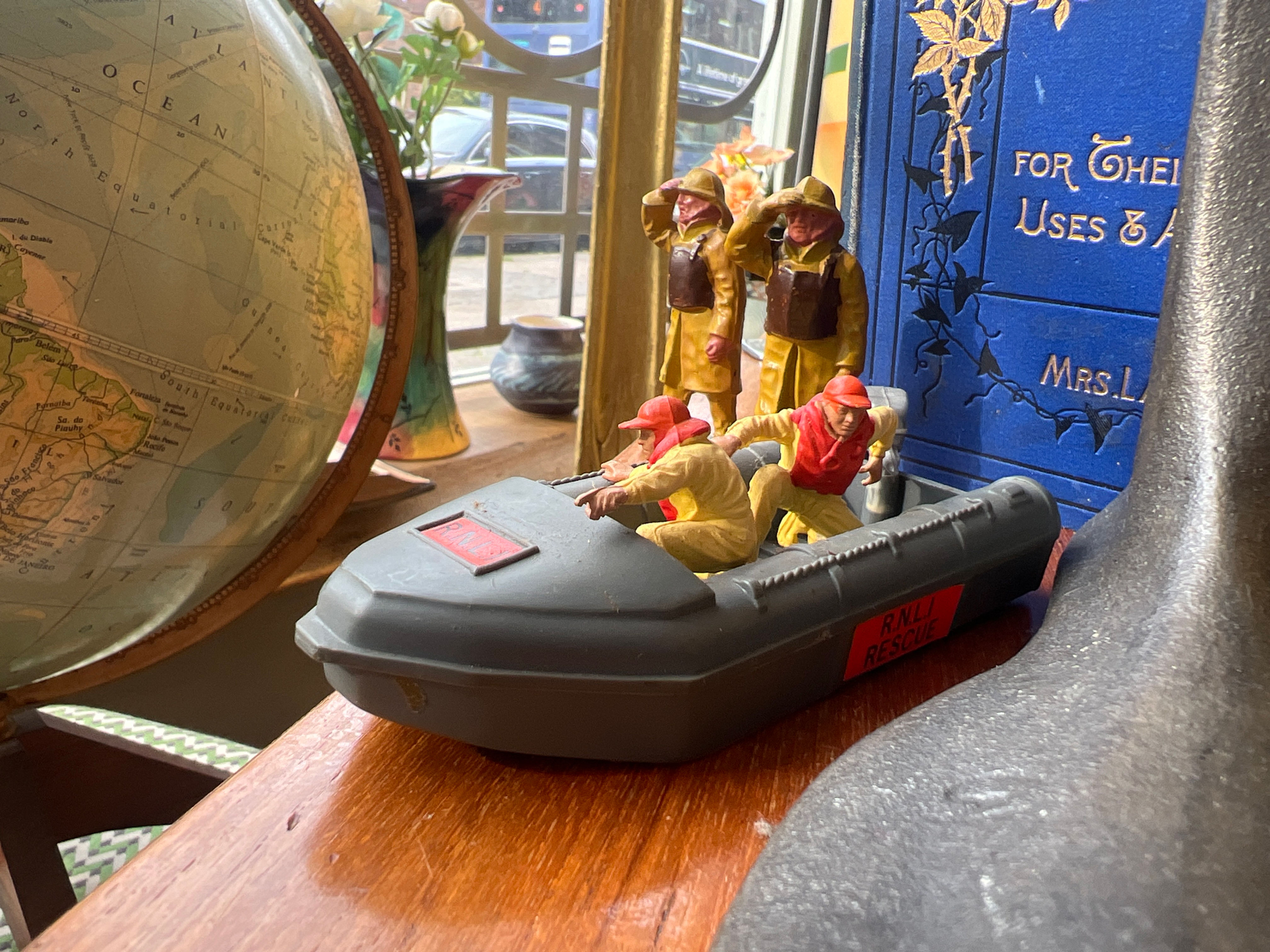Britains RNLI boat a John Hill figures