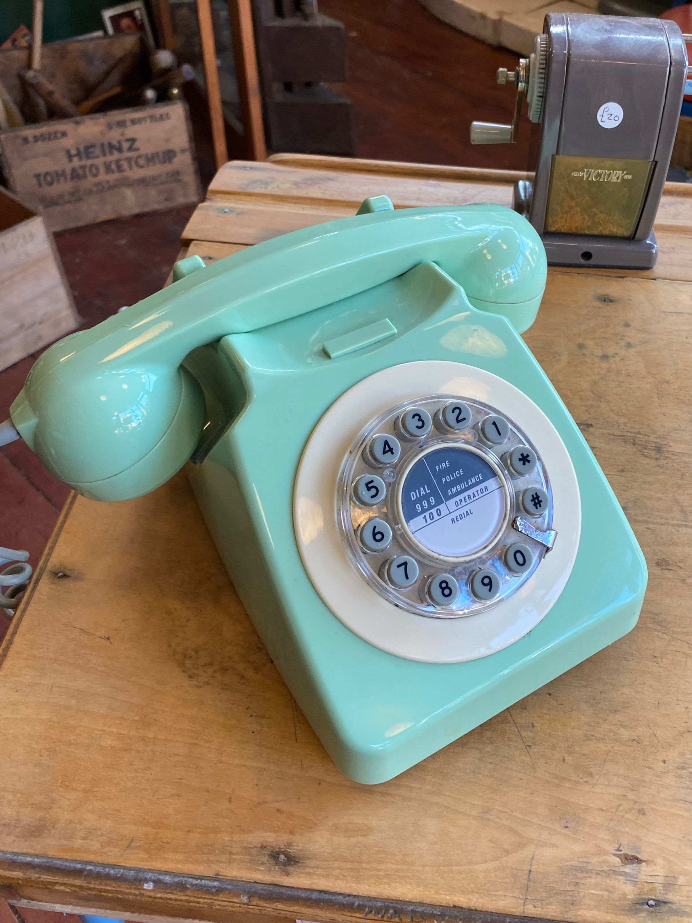 Wild & Wolf Retro Phone