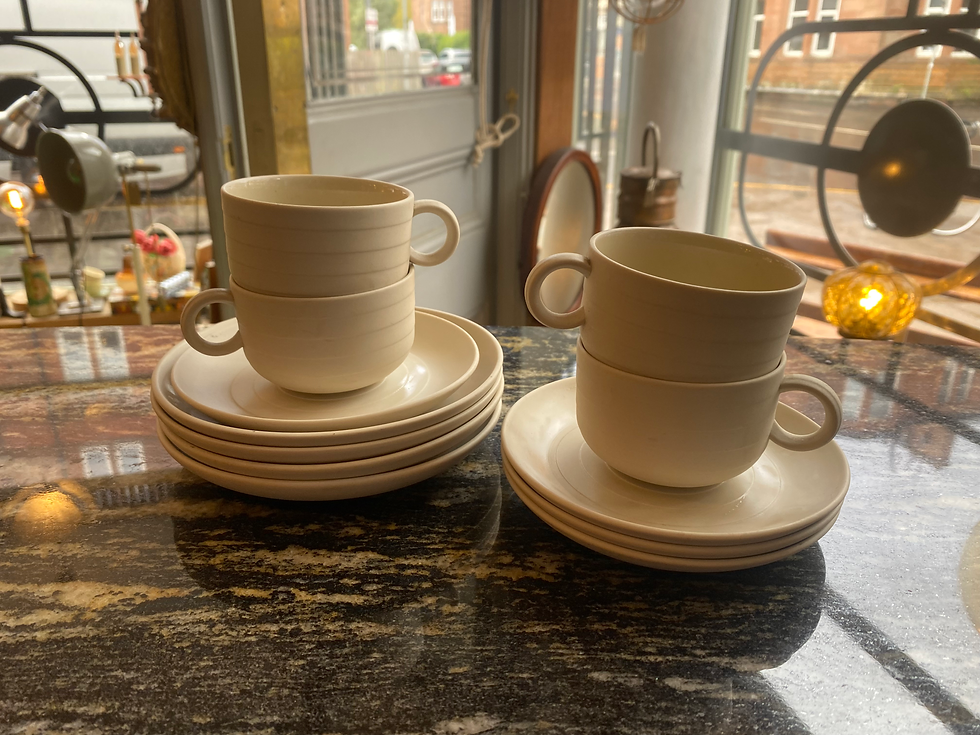 Set of teacups and saucer set