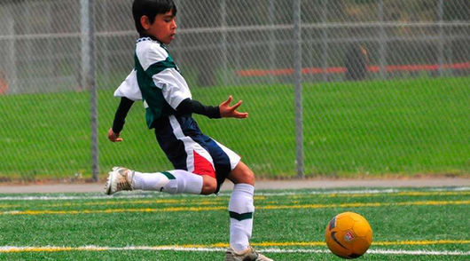 Argentina Alienta a llevar " Una pelota antes que las drogas"