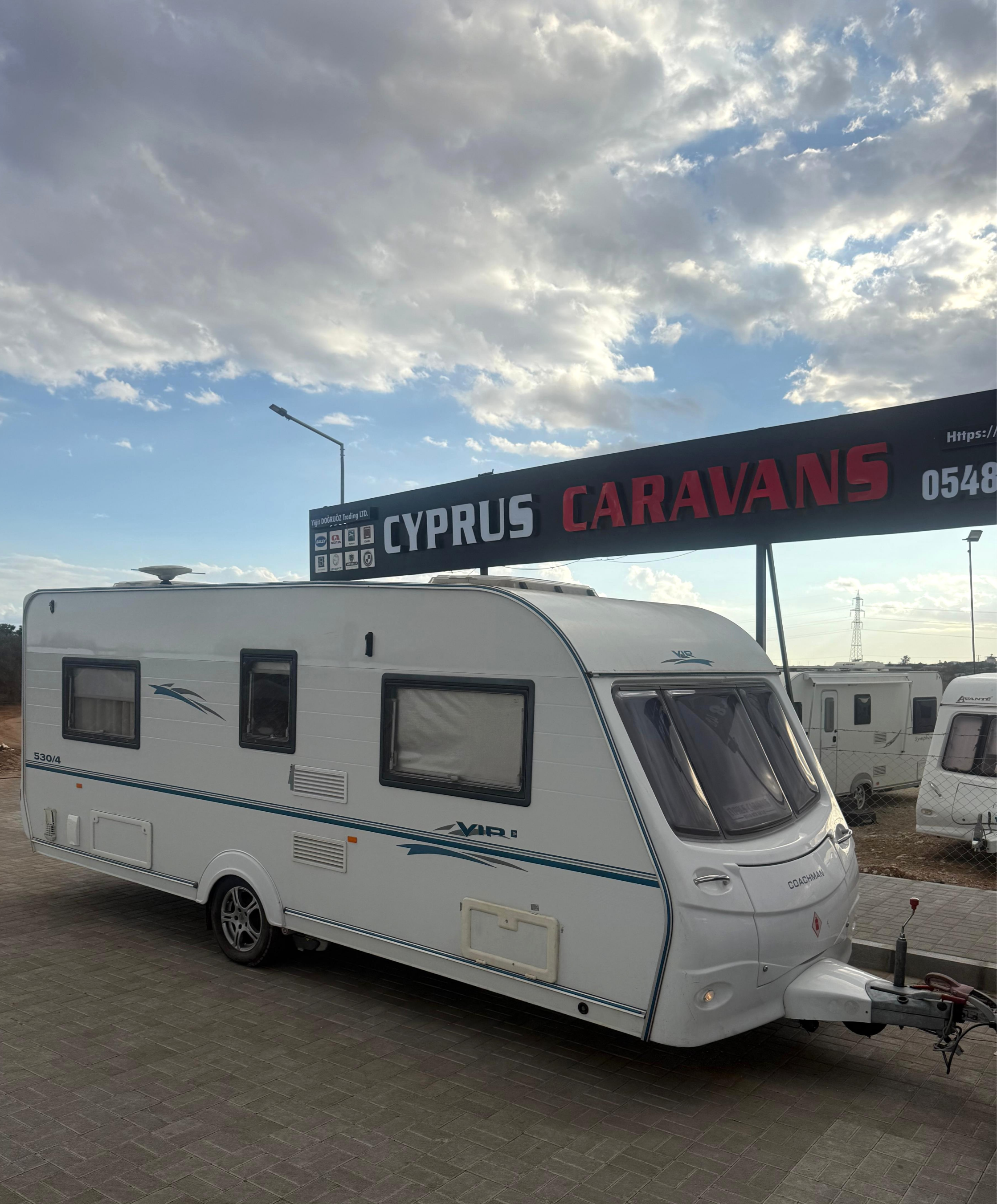 Coachman VIP 530-4 4 Berth Fix Bed Motor Mover (2008)