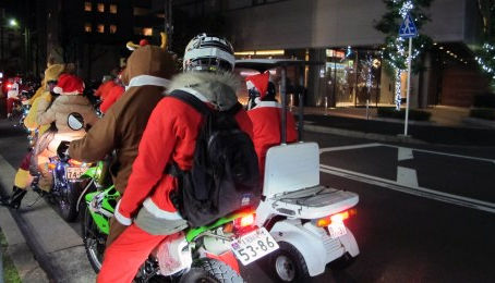 santas everywhere.