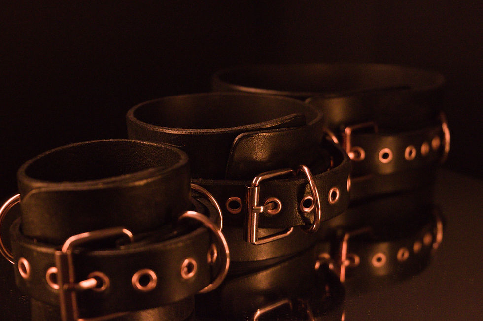 Miniatura: Handmade Harmony Set BDSM with eyeleted straps, collar and cuffs in riveted leather for denser hold
