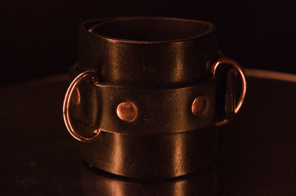 Miniatura: Front view of single Harmony Wrist Cuff BDSM handmade, riveted natural leather with buckle holes and D-ring