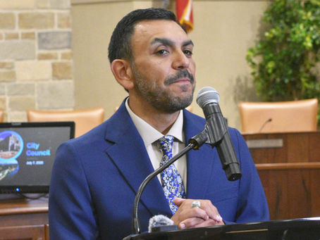 La ciudad anuncia a Phillip Urrutia como administrador municipal
