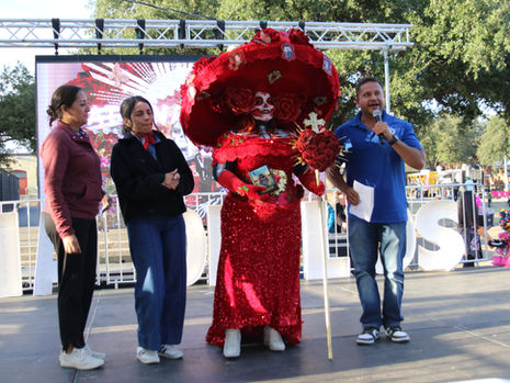 Ashley María, ganadora del primer lugar en Catrina del Día de los Muertos