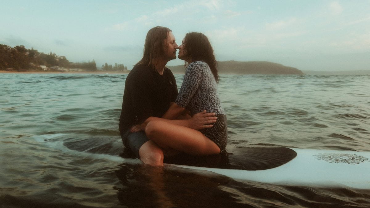 Who needs a venue when the ocean’s got your back? A Sydney elopement, no rules, just love, salty kisses, and a board built for two.