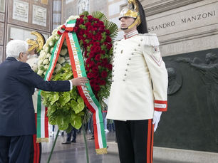 Una società basata sugli insulti e gli ammonimenti di Mattarella