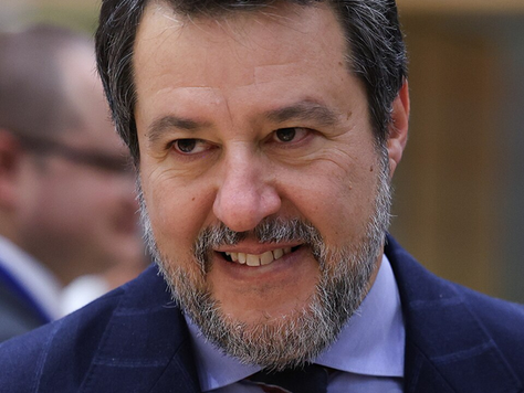 Quando Meloni e le opposizioni corrono in soccorso del Comandante Salvini