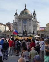 Popolo multietnico e interreligioso in cammino per la pace