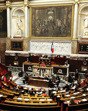 Francia, all'Assemblea nazionale ritornano i fantasmi della guerra d'Algeria