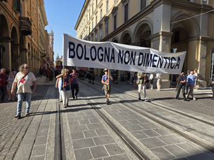 Le foto della manifestazione a Bologna in memoria delle vittime della strage