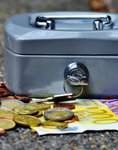 Tagli agli investimenti, aumento della pressione fiscale: il segreto per ridurre il debito pubblico 