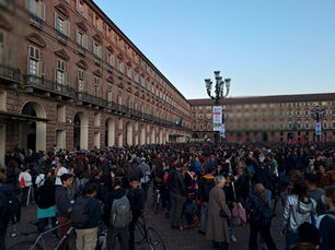 Il presidio a Torino per la pace In corteo 20 mila persone