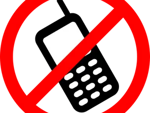 Stop cellulari a scuola: senza un patto educativo vale come le "grida" manzoniane...