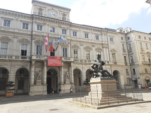Dal reddito di cittadinanza all'assegno di inclusione, Torino aspetta i decreti attuativi