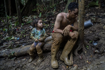 @ Federico Rios Escobar _ Luis Miguel and Melissa_ Darien Gap, 2022
