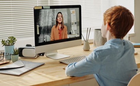 Ritorno in Dad: la scuola è figlia di un dio minore?