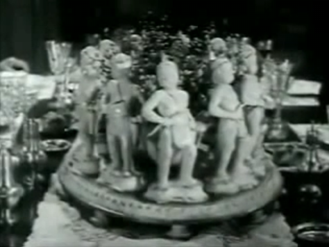 Detto in pochissime parole. Come in "Dieci piccoli indiani" la libertà si avvia a morire...