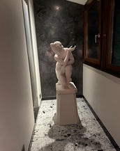 IL RACCONTO. La Venere Colca, suggestioni anarchiche tra marmi, mare e... chantilly